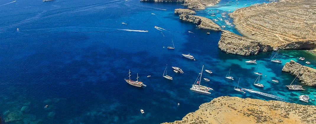 barcos em Comino