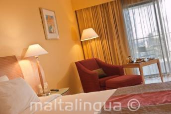 Quarto deluxe em Le Meridien hotel, Malta