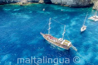 Escola passeio de barco em Crystal Bay, Malta