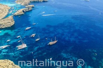 Foto de nosso passeio em barco para Comino