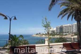 Exiles Bay passeio em Sliema está 5 minutos a pé da escola.