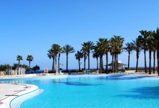 Hilton Malta piscina com vista para o mar
