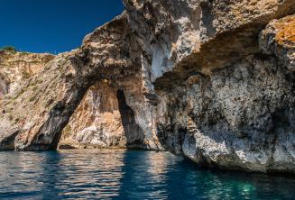 Arco do mar em Blue Grotto, Malta